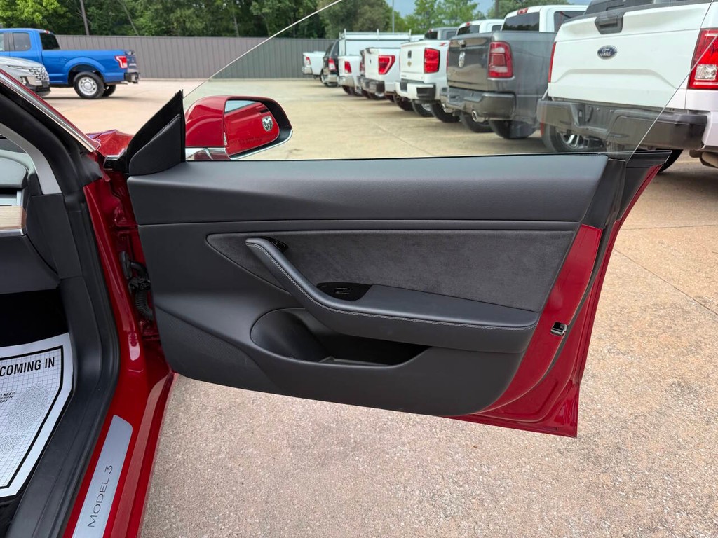 Tesla Model 3 Vehicle Full-screen Gallery Image 11