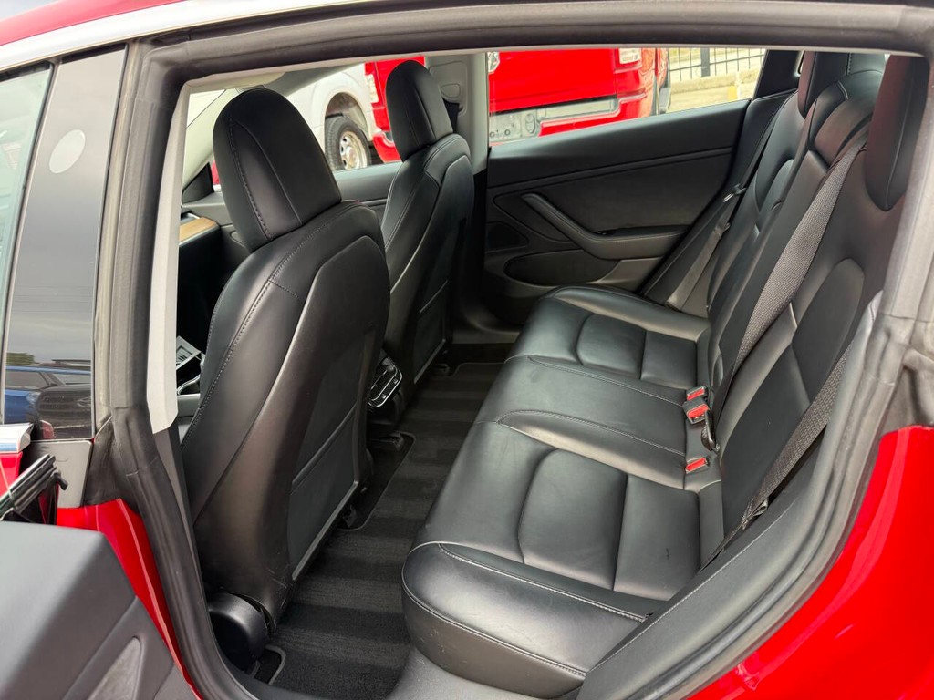 Tesla Model 3 Vehicle Full-screen Gallery Image 13