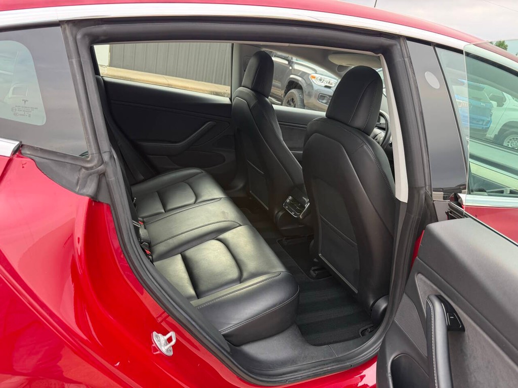 Tesla Model 3 Vehicle Full-screen Gallery Image 15