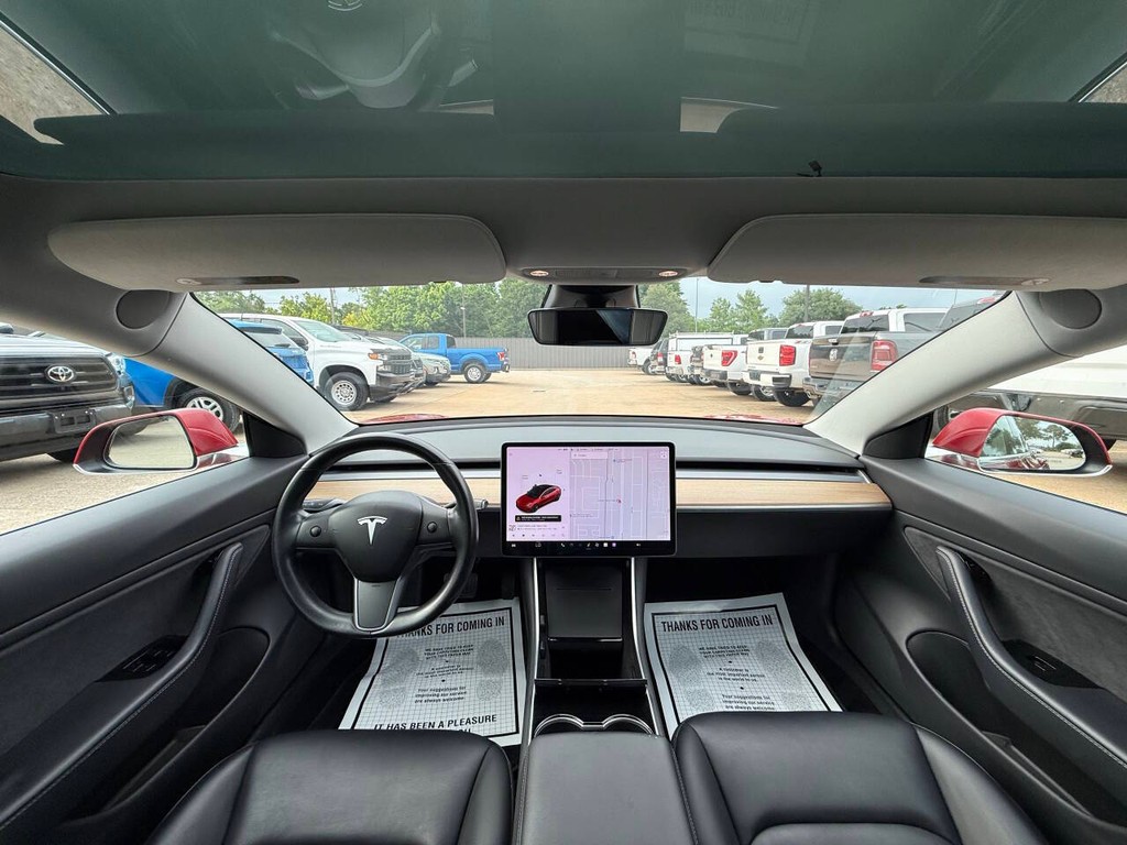 Tesla Model 3 Vehicle Full-screen Gallery Image 18