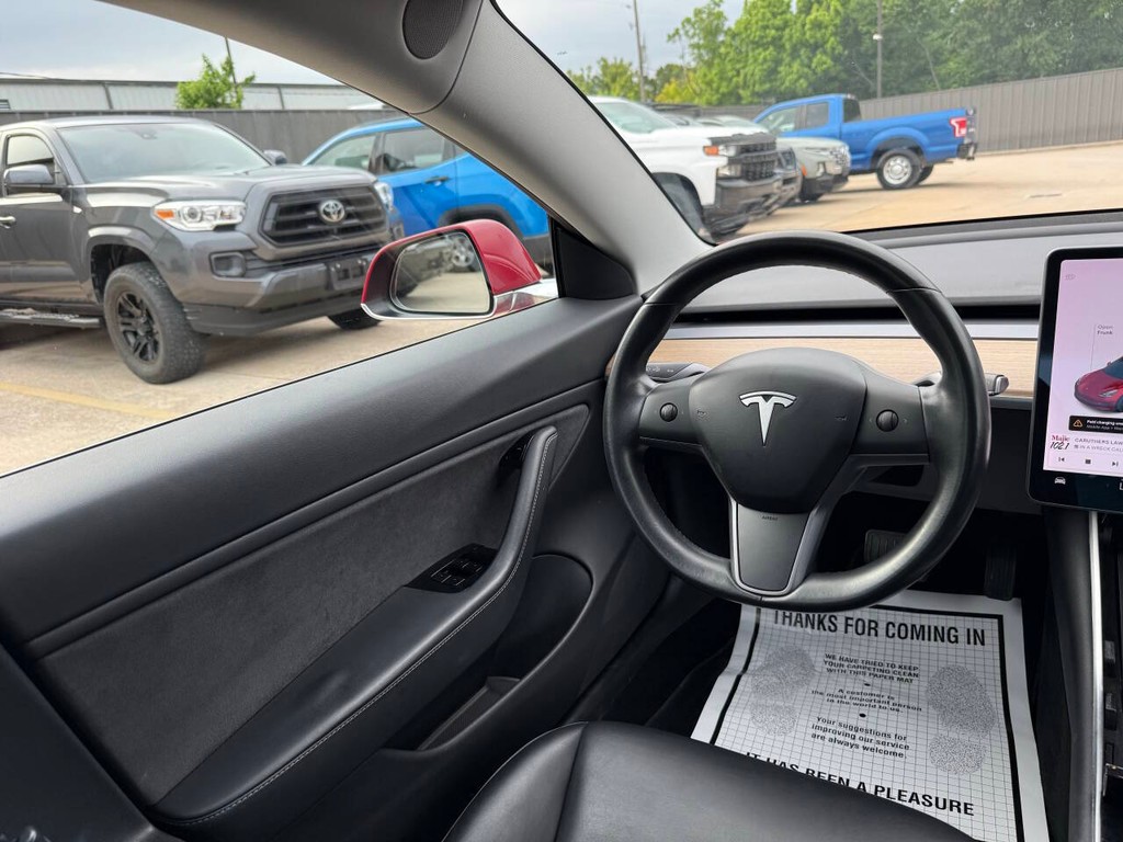 Tesla Model 3 Vehicle Full-screen Gallery Image 19