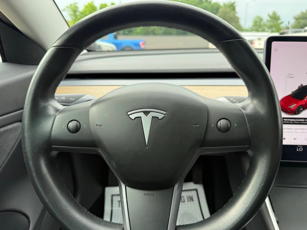 Tesla Model 3 Vehicle Full-screen Gallery Image 23