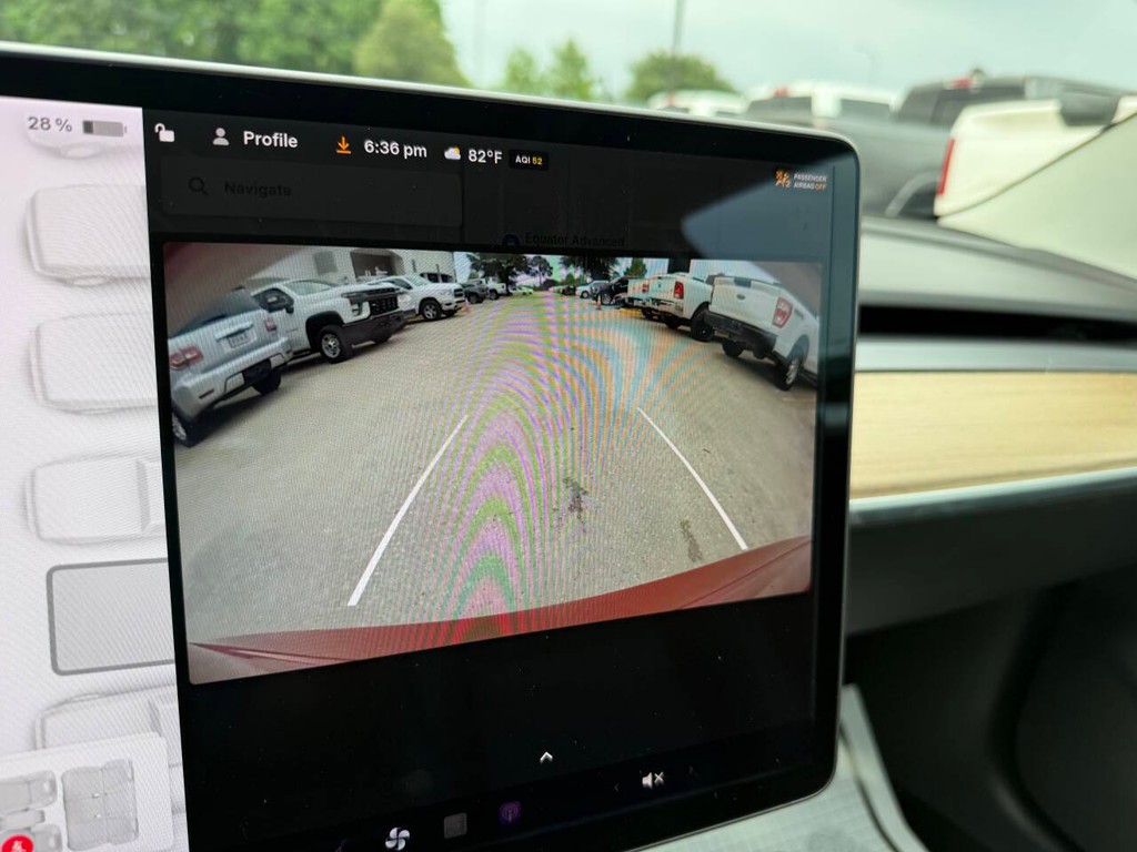 Tesla Model 3 Vehicle Full-screen Gallery Image 25