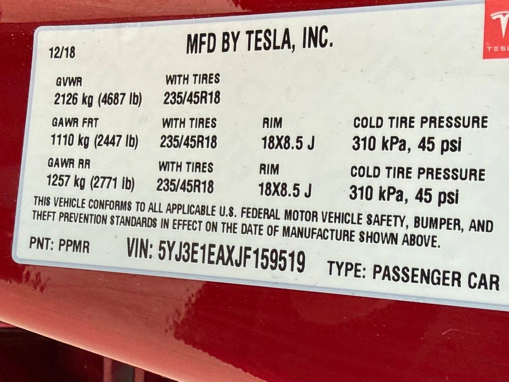 Tesla Model 3 Vehicle Full-screen Gallery Image 32