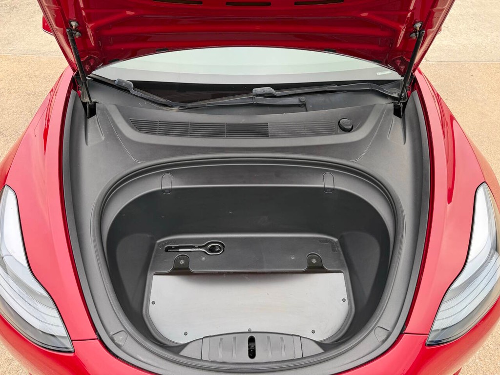Tesla Model 3 Vehicle Full-screen Gallery Image 33