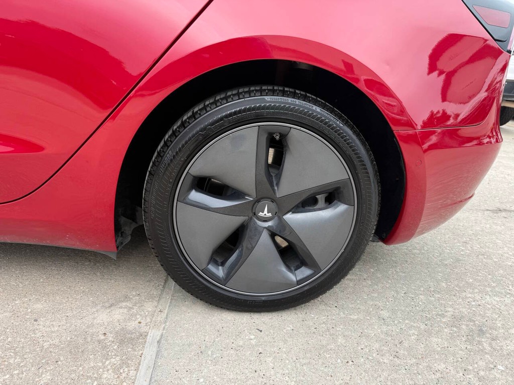Tesla Model 3 Vehicle Full-screen Gallery Image 34