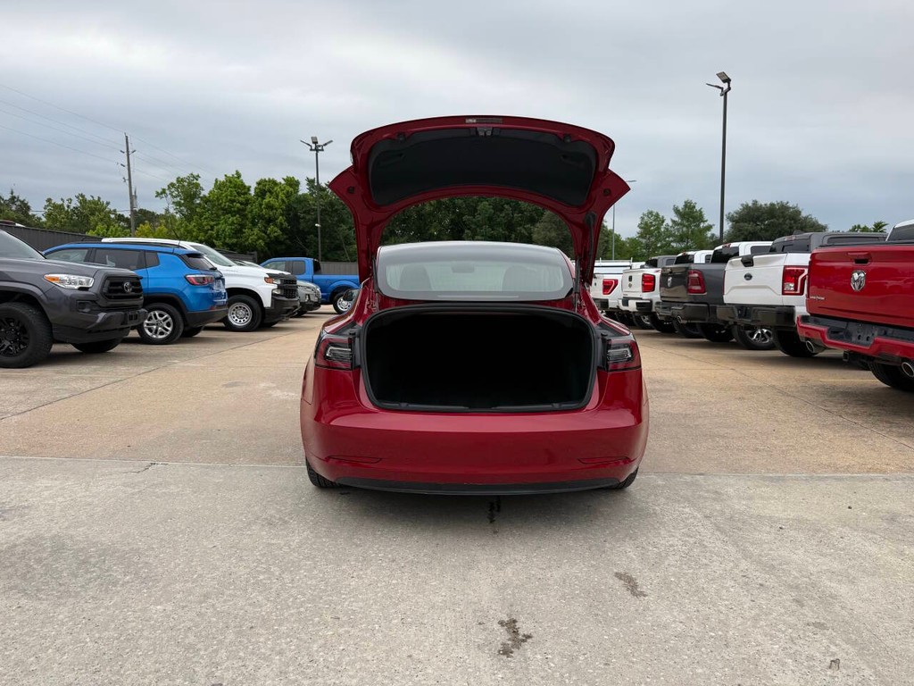 Tesla Model 3 Vehicle Full-screen Gallery Image 35