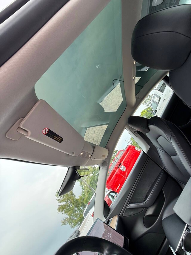Tesla Model 3 Vehicle Full-screen Gallery Image 28