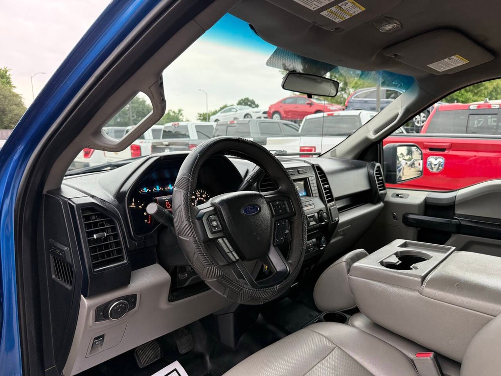 Ford F-150 Vehicle Full-screen Gallery Image 06