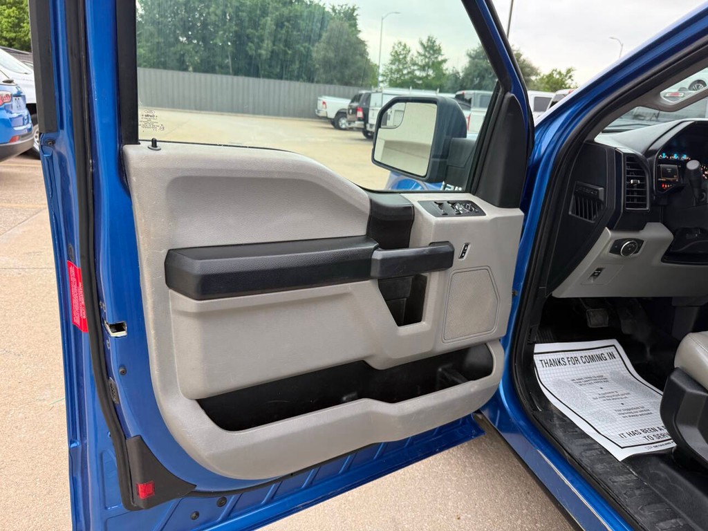 Ford F-150 Vehicle Full-screen Gallery Image 08