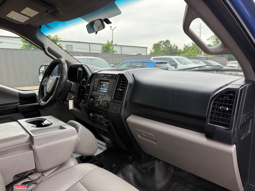 Ford F-150 Vehicle Full-screen Gallery Image 09