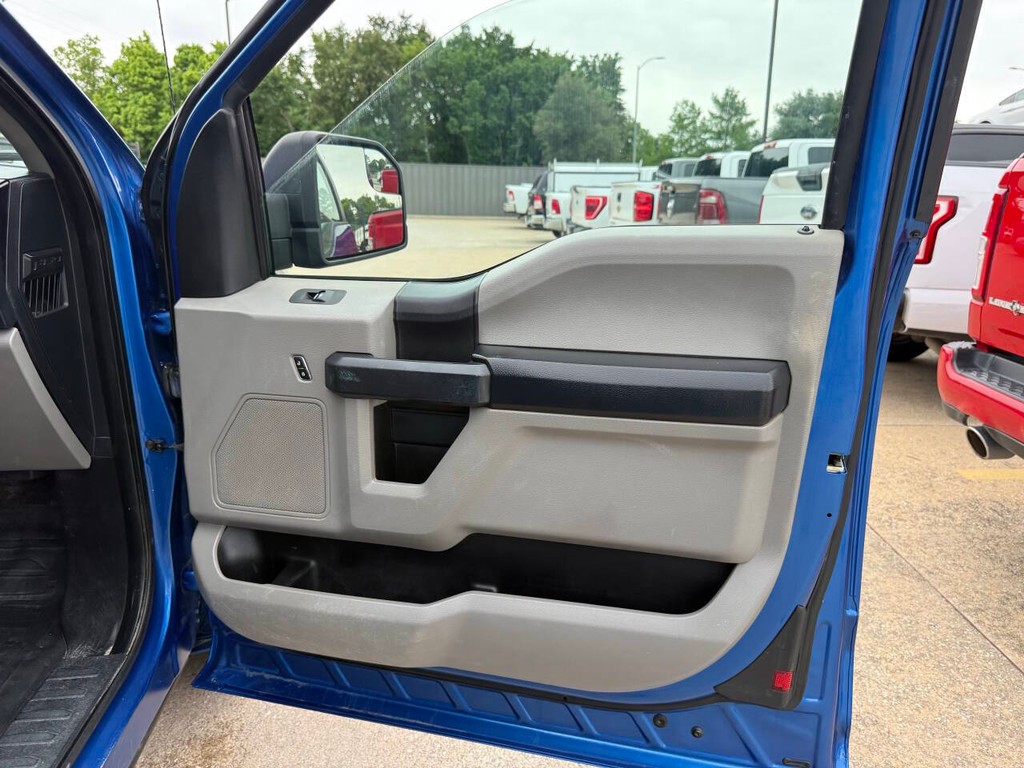 Ford F-150 Vehicle Full-screen Gallery Image 11