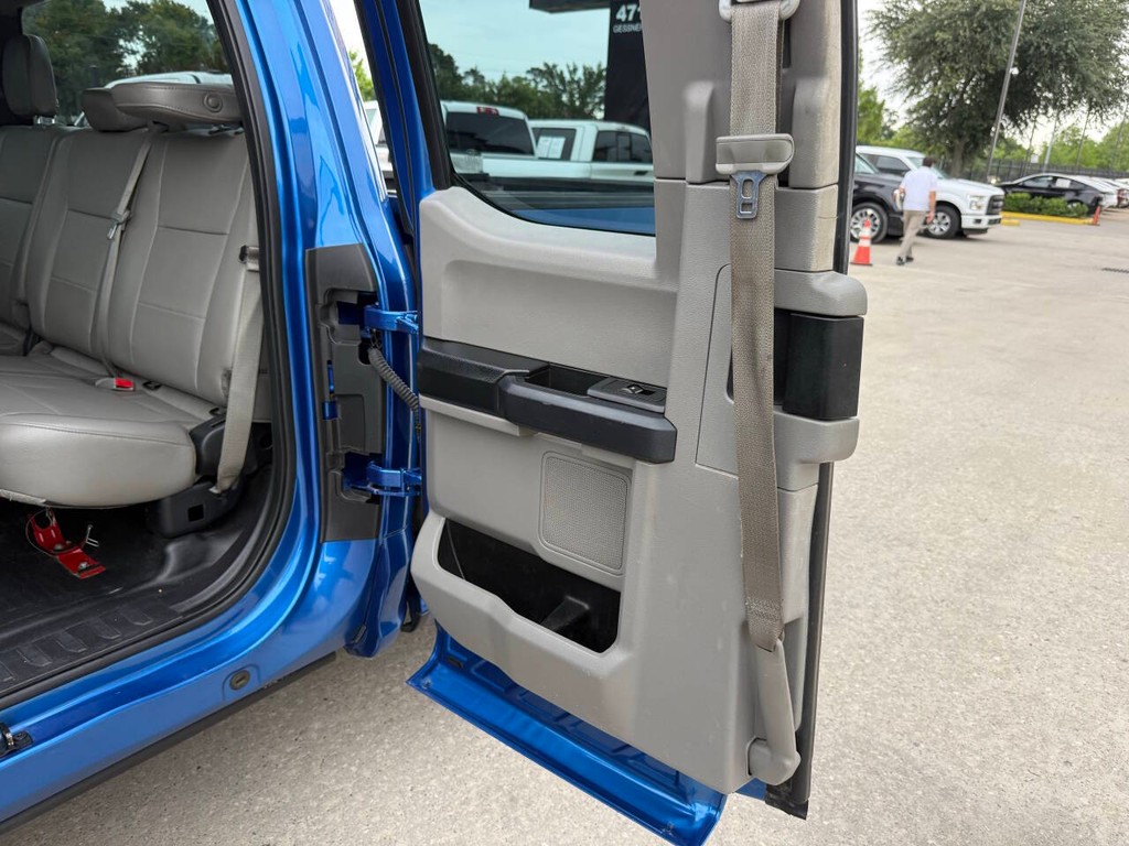 Ford F-150 Vehicle Full-screen Gallery Image 13