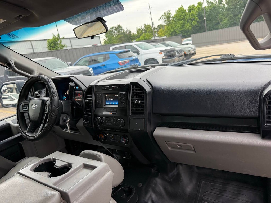 Ford F-150 Vehicle Full-screen Gallery Image 16