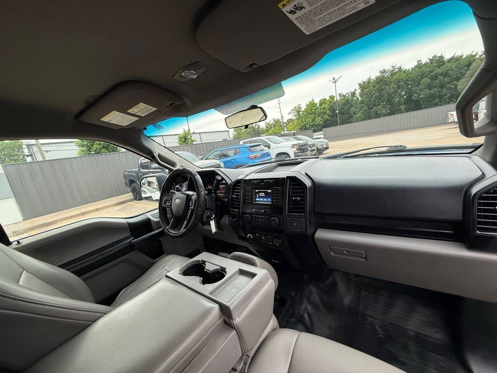 Ford F-150 Vehicle Full-screen Gallery Image 17