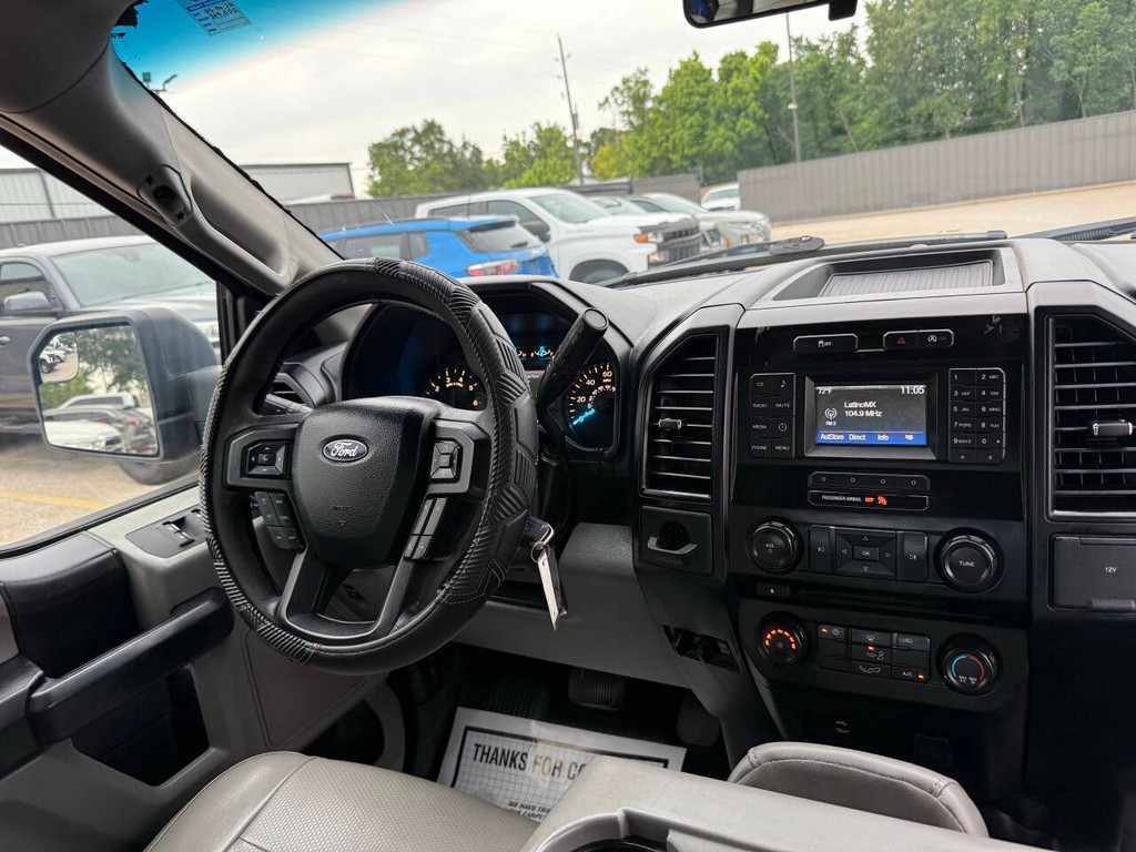 Ford F-150 Vehicle Full-screen Gallery Image 18