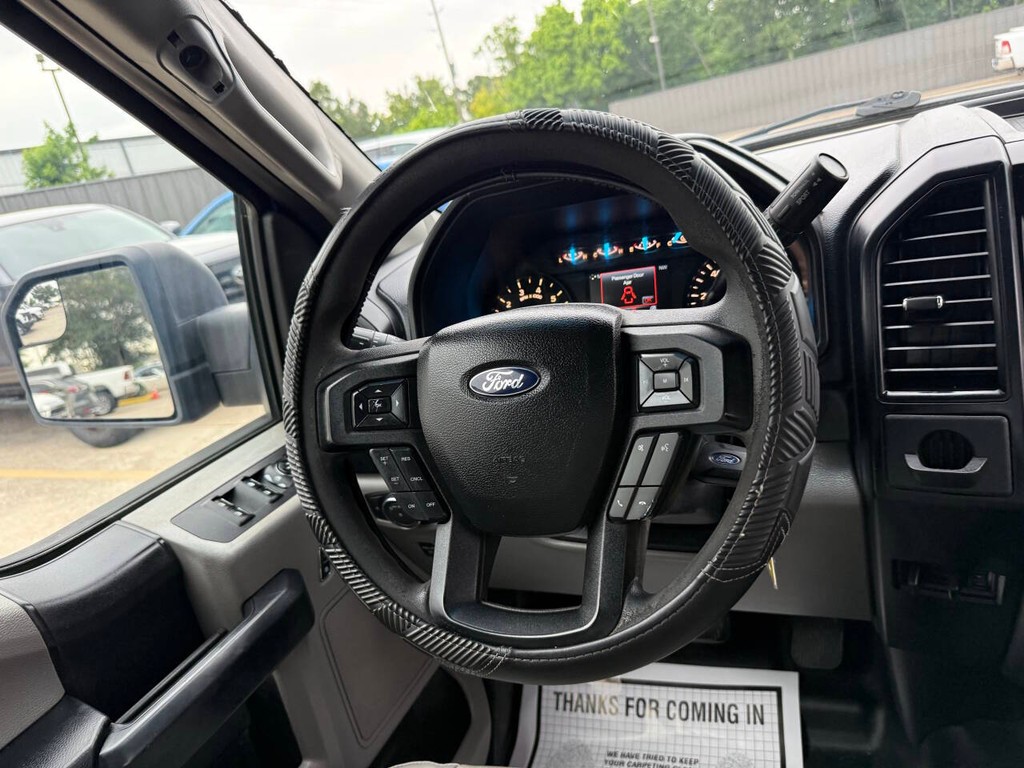 Ford F-150 Vehicle Full-screen Gallery Image 19