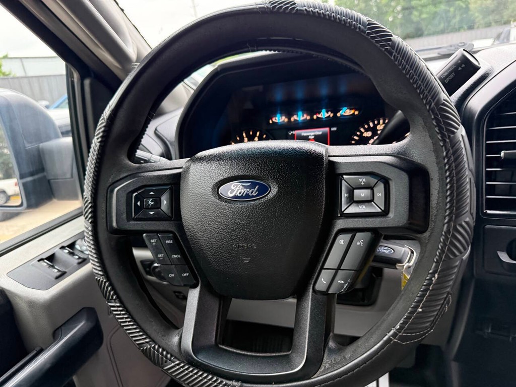 Ford F-150 Vehicle Full-screen Gallery Image 20