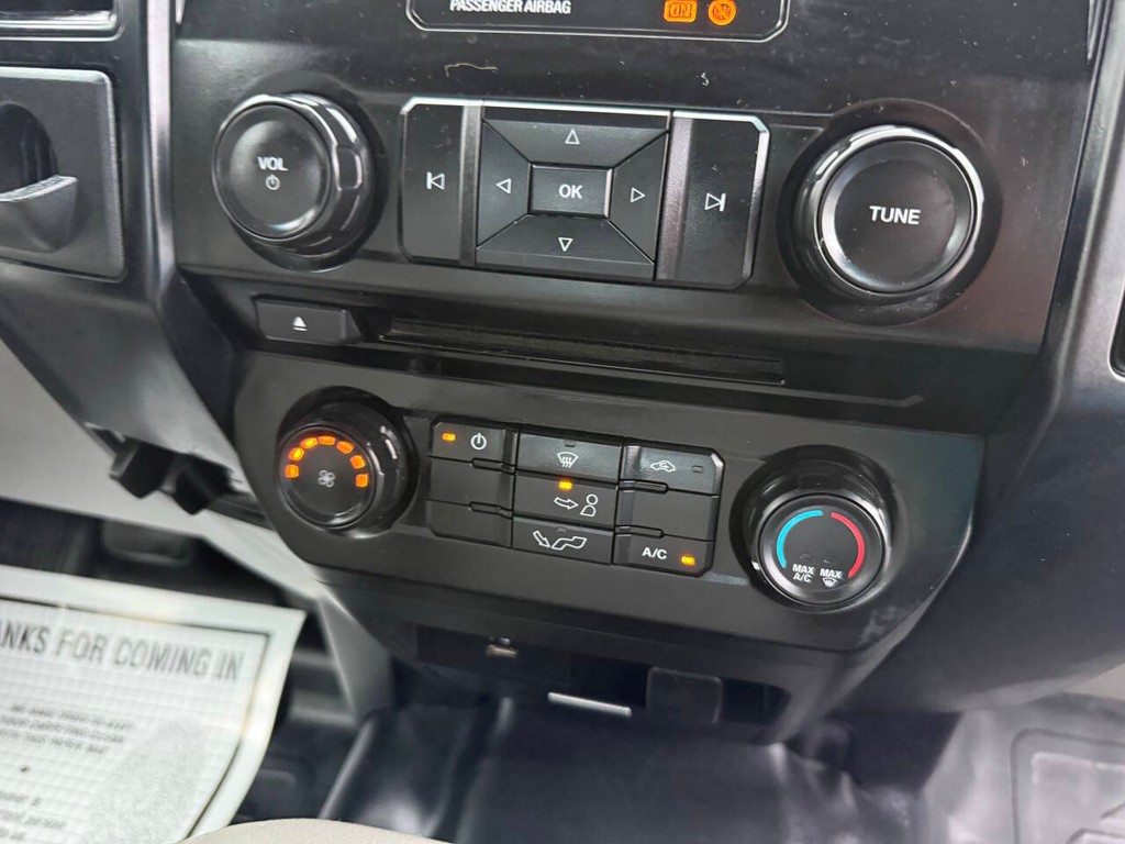 Ford F-150 Vehicle Full-screen Gallery Image 24
