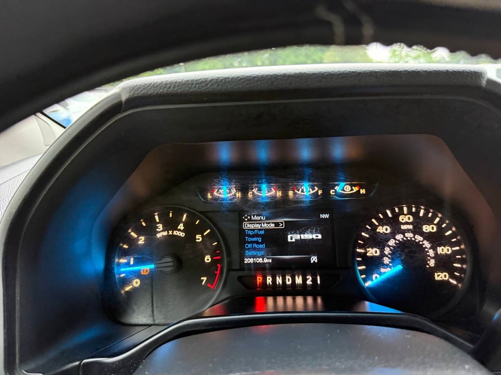 Ford F-150 Vehicle Full-screen Gallery Image 26