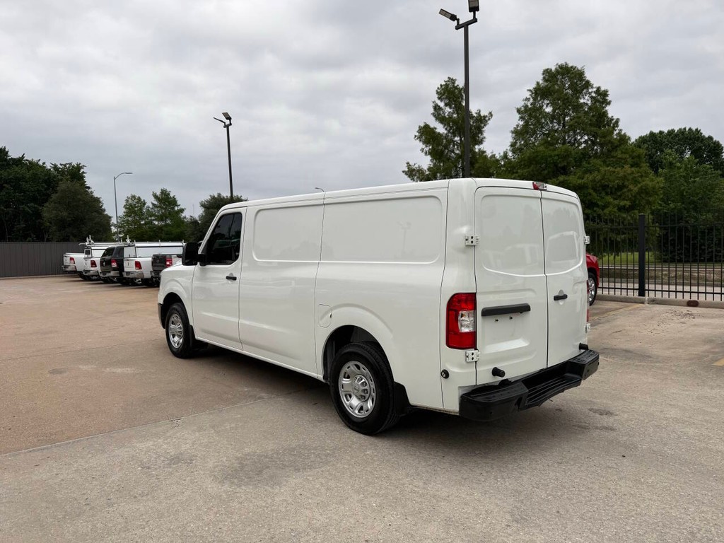 Nissan NV Cargo Vehicle Full-screen Gallery Image 04