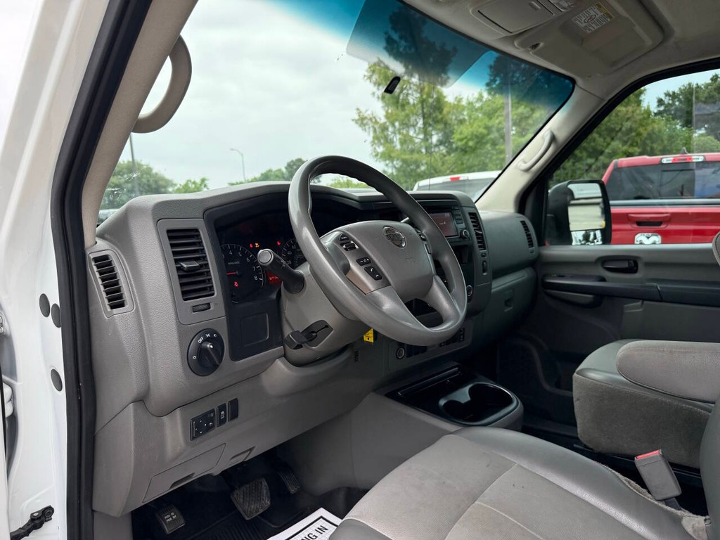 Nissan NV Cargo Vehicle Full-screen Gallery Image 06