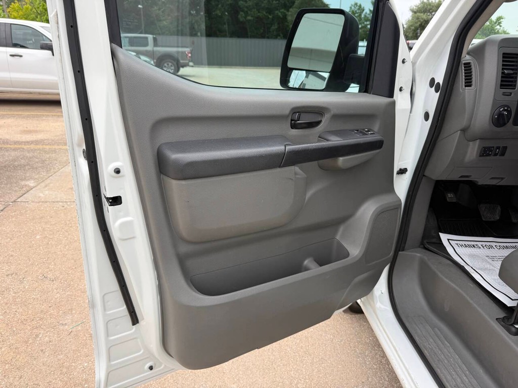 Nissan NV Cargo Vehicle Full-screen Gallery Image 08
