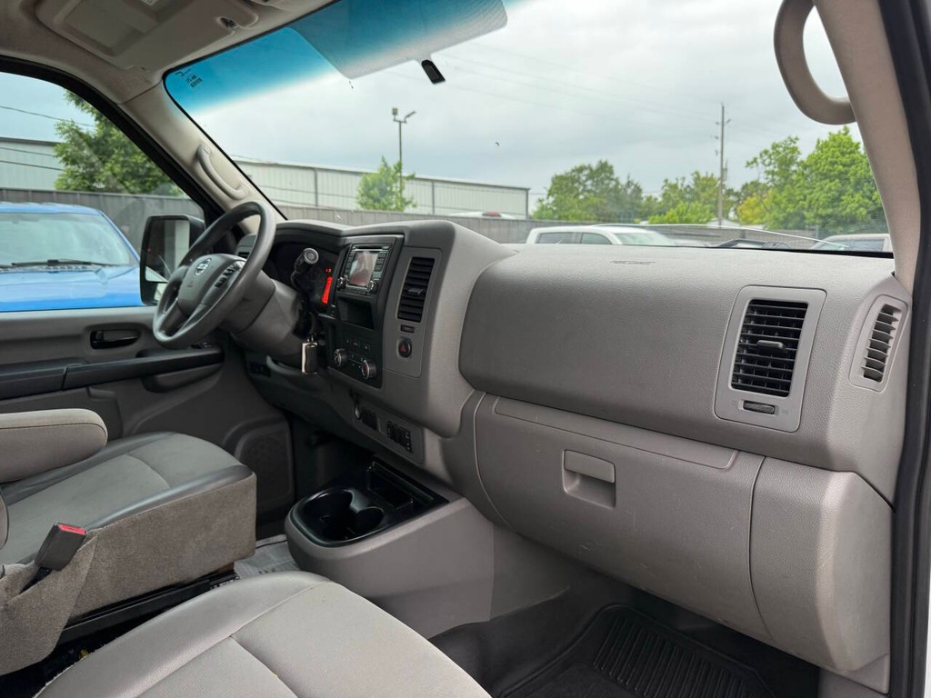 Nissan NV Cargo Vehicle Full-screen Gallery Image 09
