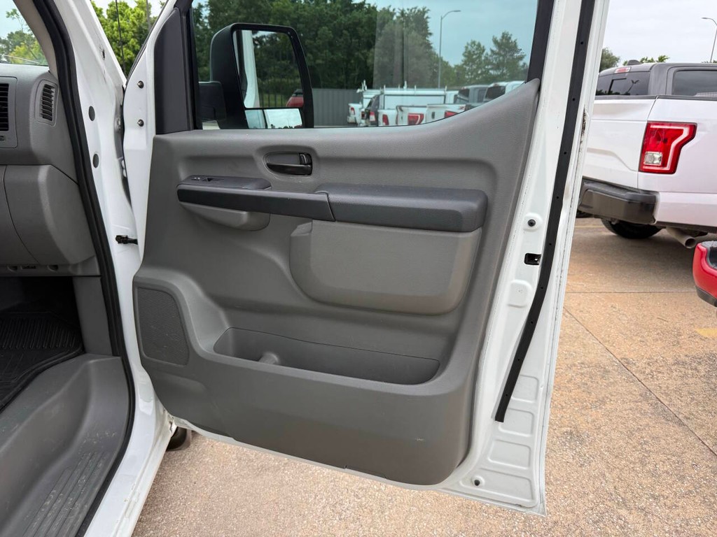 Nissan NV Cargo Vehicle Full-screen Gallery Image 11