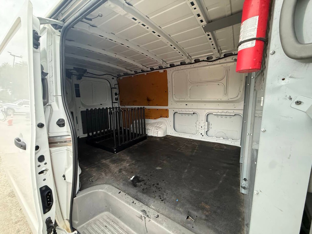 Nissan NV Cargo Vehicle Full-screen Gallery Image 13