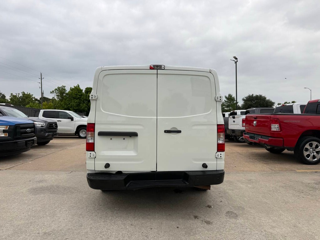 Nissan NV Cargo Vehicle Full-screen Gallery Image 15