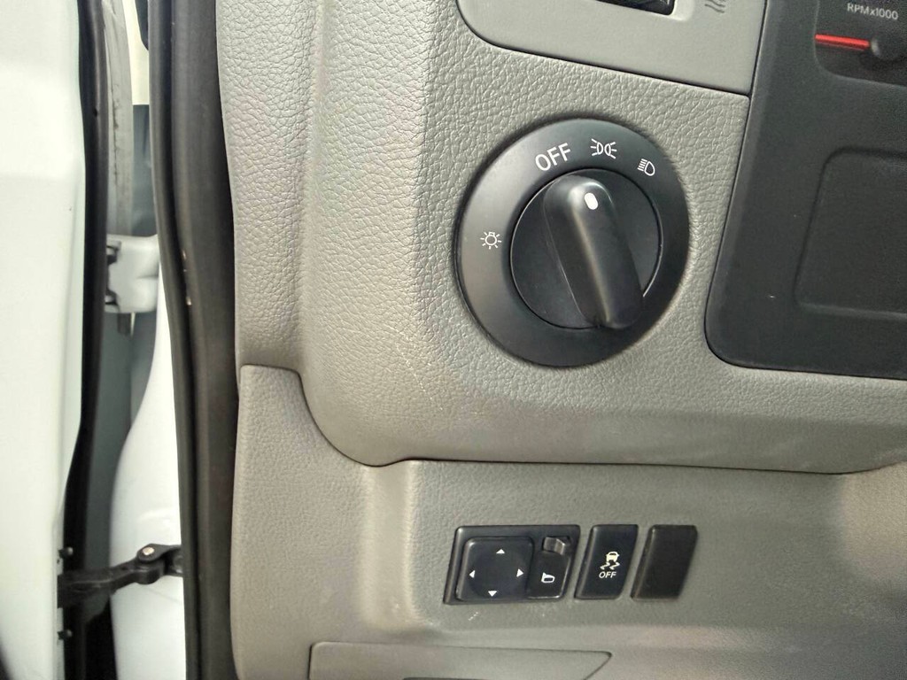 Nissan NV Cargo Vehicle Full-screen Gallery Image 18