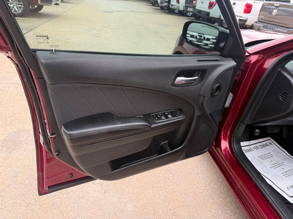 Dodge Charger Vehicle Full-screen Gallery Image 08