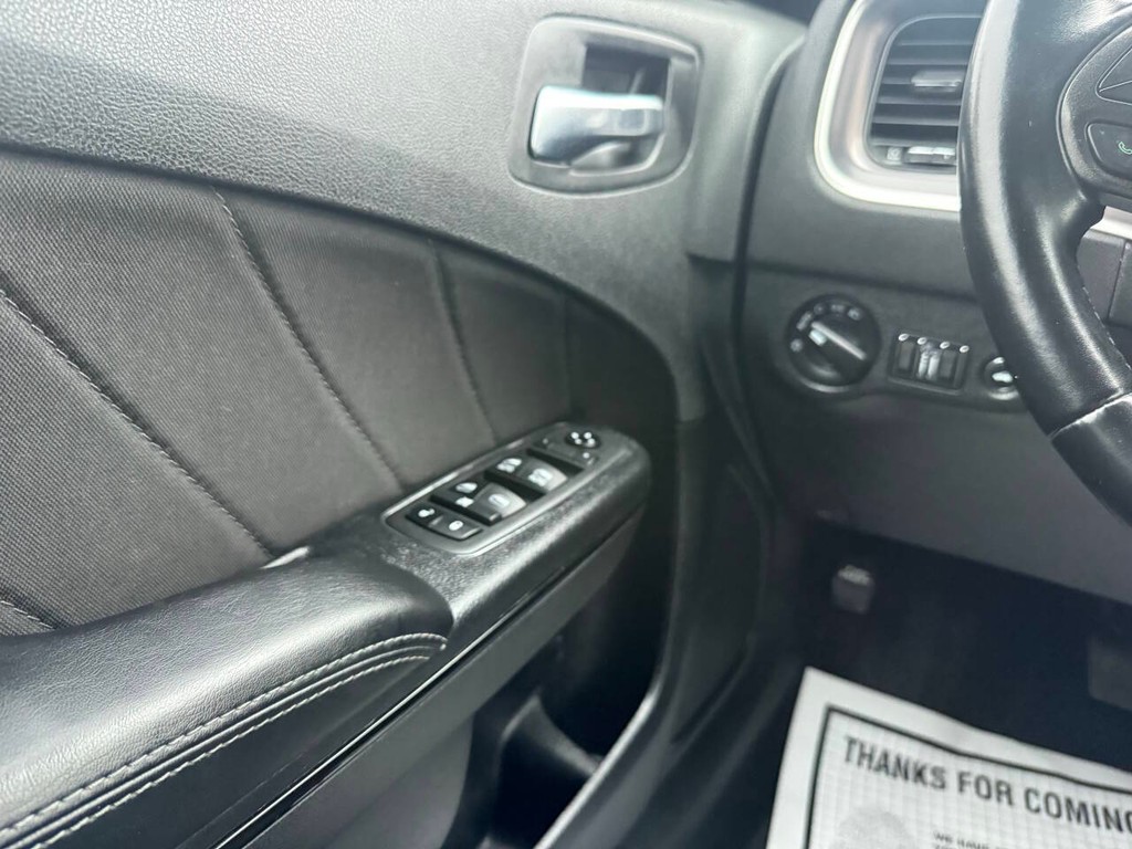 Dodge Charger Vehicle Full-screen Gallery Image 30