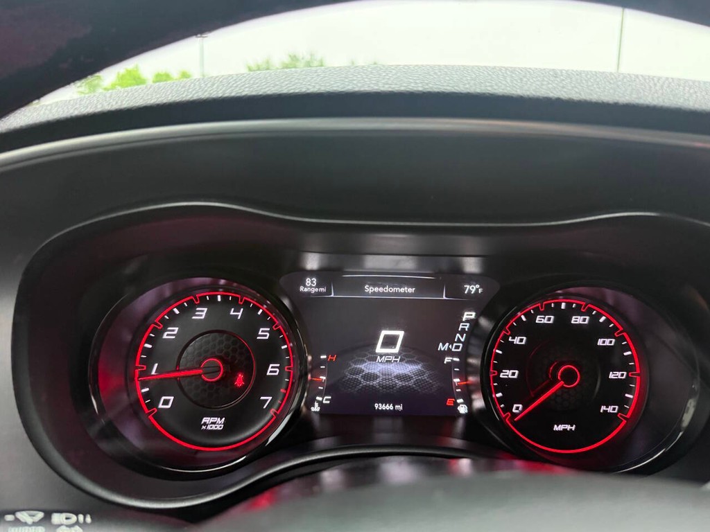 Dodge Charger Vehicle Full-screen Gallery Image 31