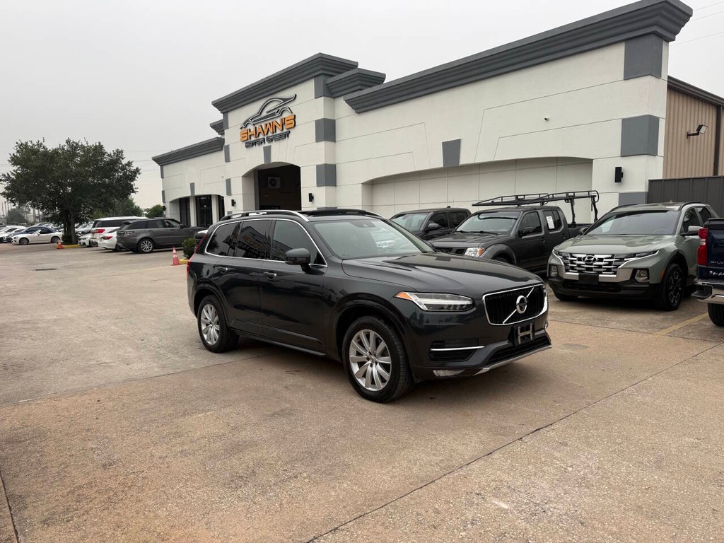 Volvo XC90 Vehicle Full-screen Gallery Image 02