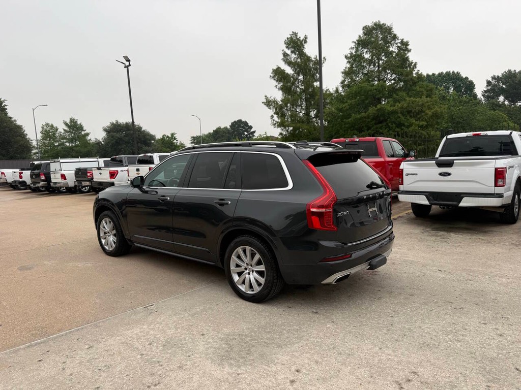 Volvo XC90 Vehicle Full-screen Gallery Image 04