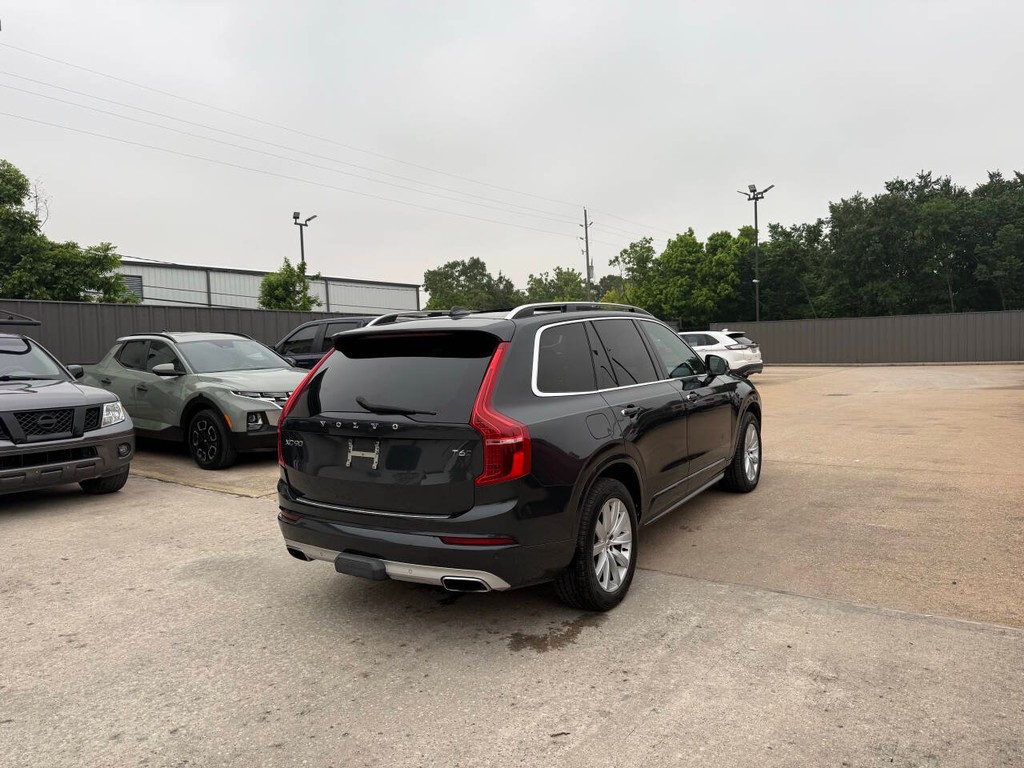Volvo XC90 Vehicle Full-screen Gallery Image 05