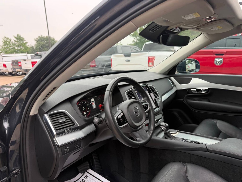Volvo XC90 Vehicle Full-screen Gallery Image 06