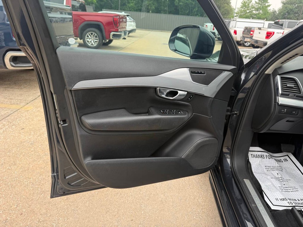 Volvo XC90 Vehicle Full-screen Gallery Image 07