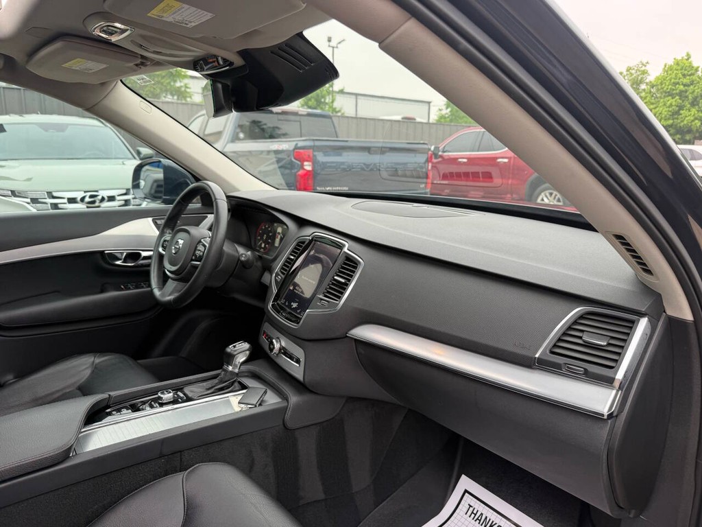 Volvo XC90 Vehicle Full-screen Gallery Image 08