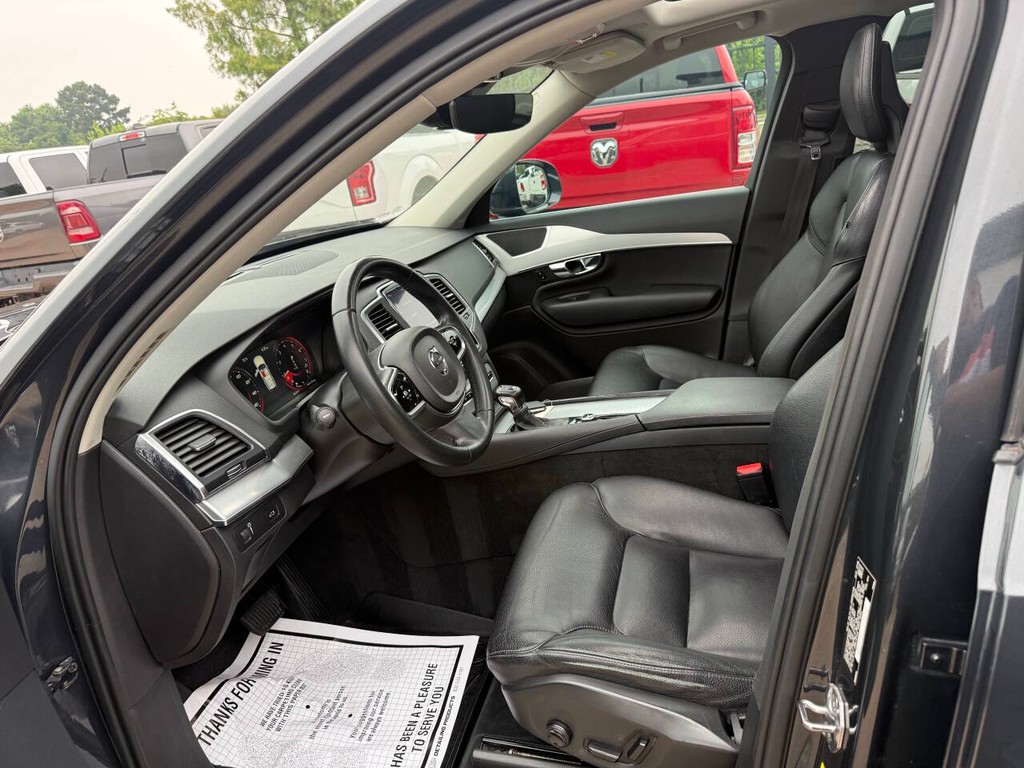Volvo XC90 Vehicle Full-screen Gallery Image 09