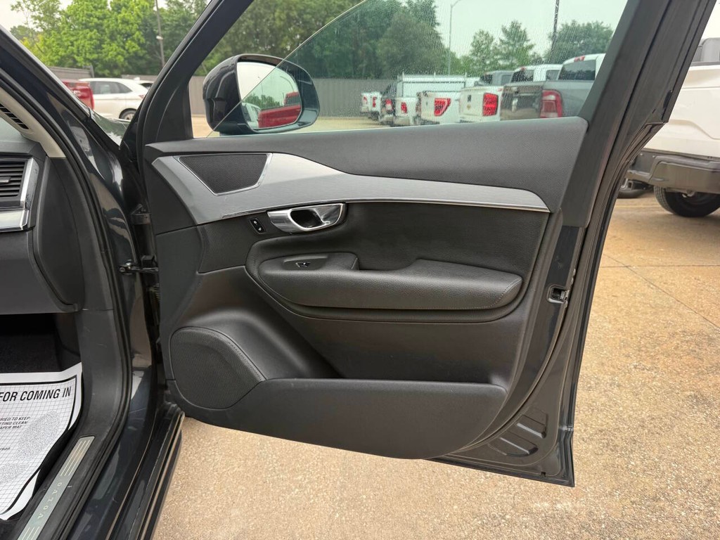 Volvo XC90 Vehicle Full-screen Gallery Image 11