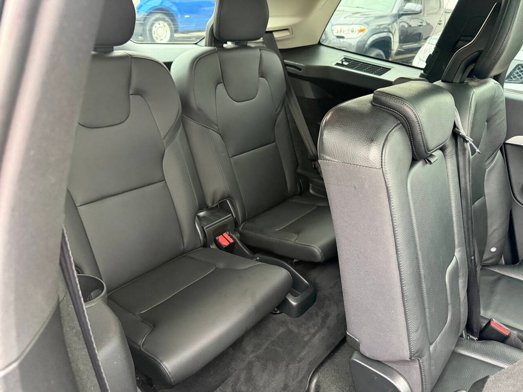 Volvo XC90 Vehicle Full-screen Gallery Image 14