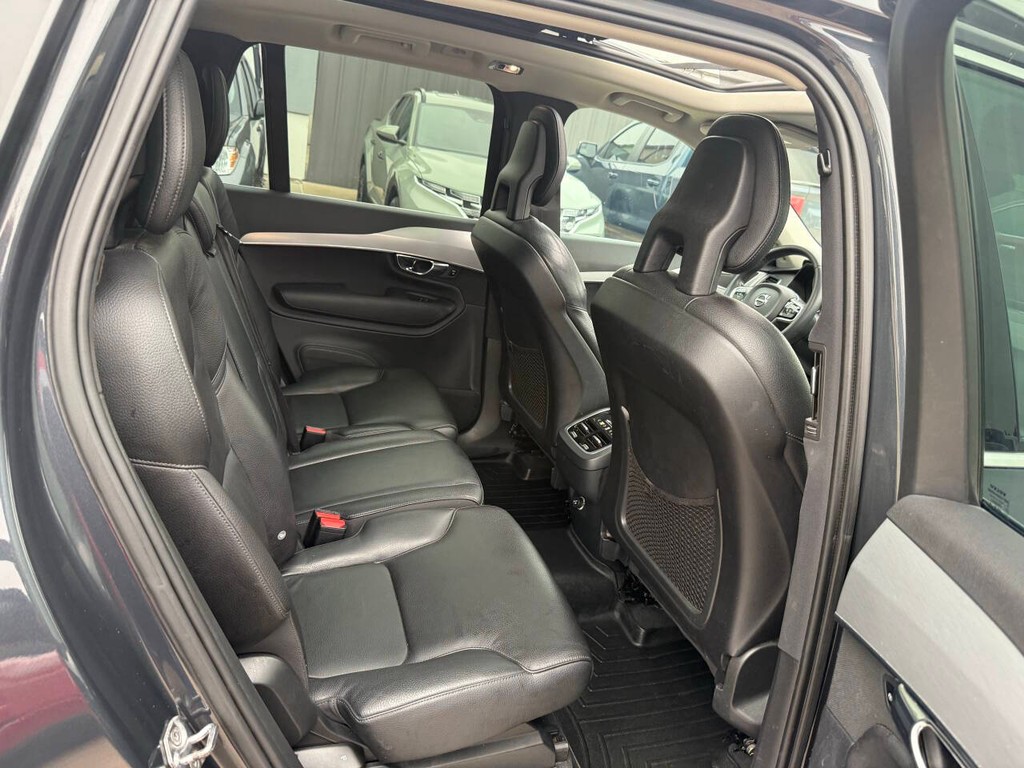 Volvo XC90 Vehicle Full-screen Gallery Image 15