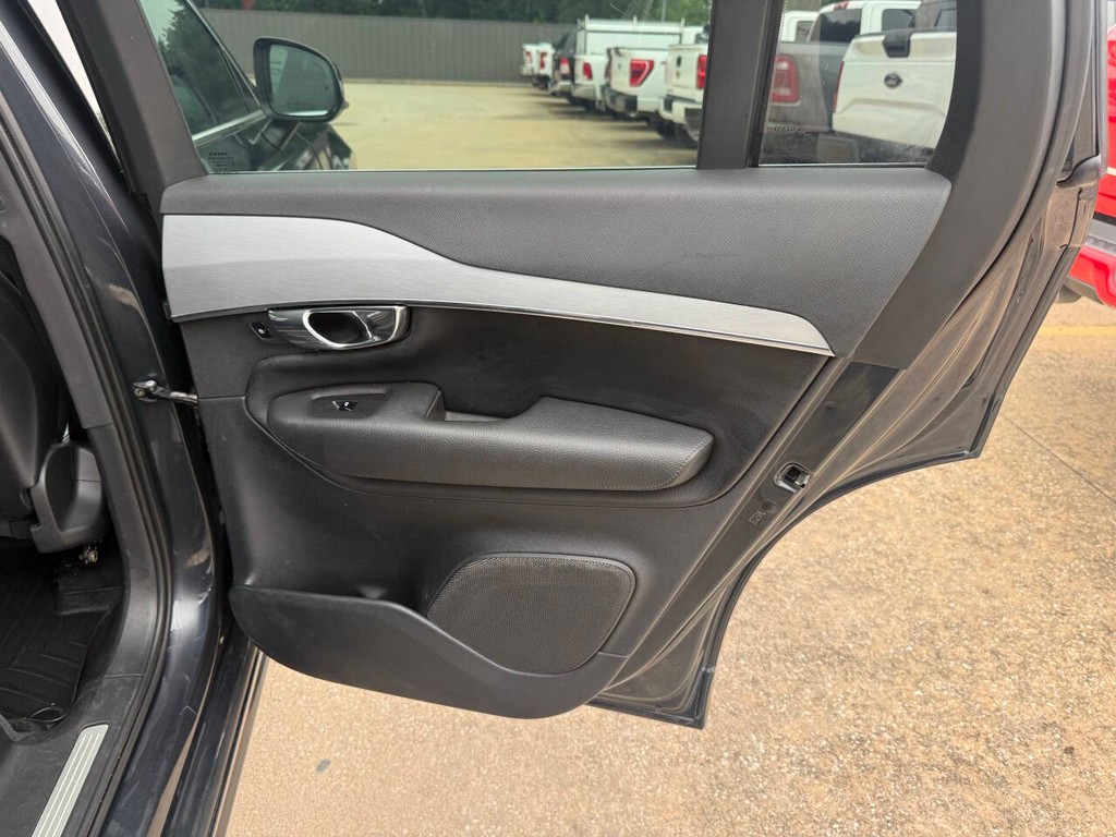 Volvo XC90 Vehicle Full-screen Gallery Image 16