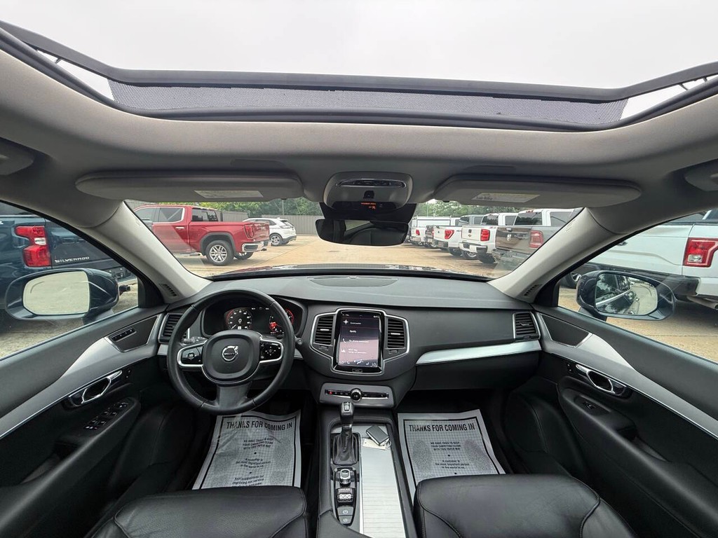 Volvo XC90 Vehicle Full-screen Gallery Image 18