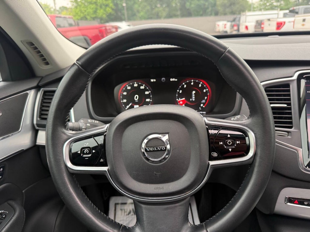 Volvo XC90 Vehicle Full-screen Gallery Image 23