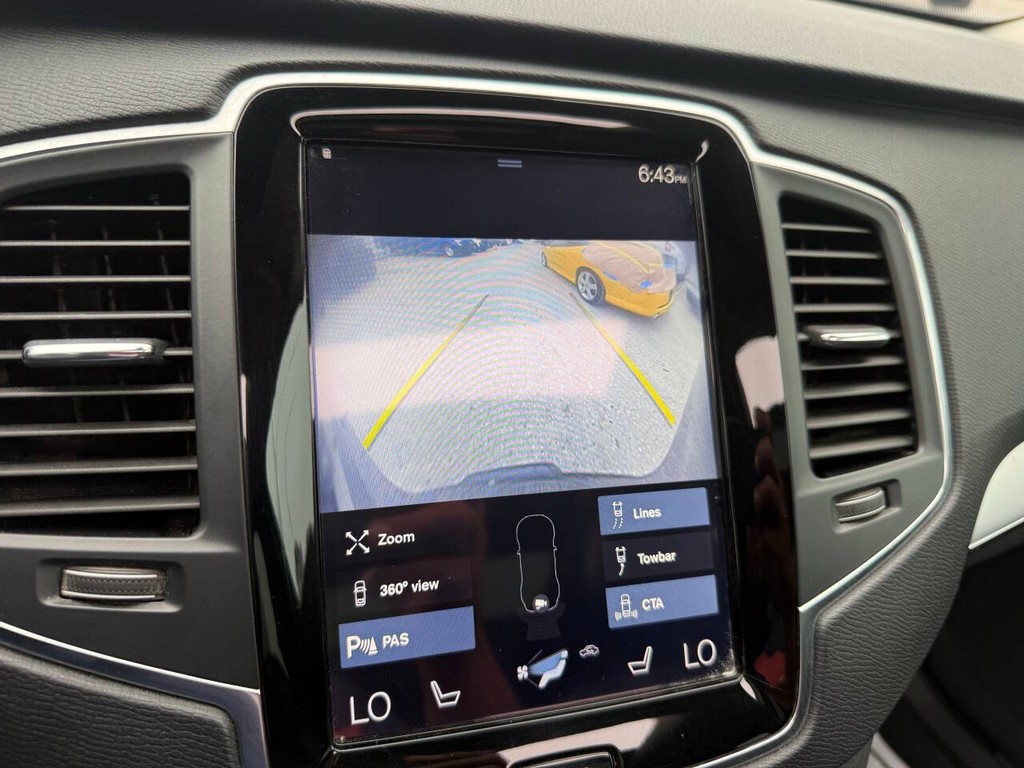 Volvo XC90 Vehicle Full-screen Gallery Image 25