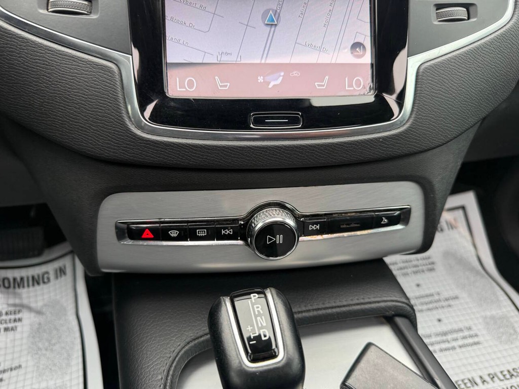 Volvo XC90 Vehicle Full-screen Gallery Image 26